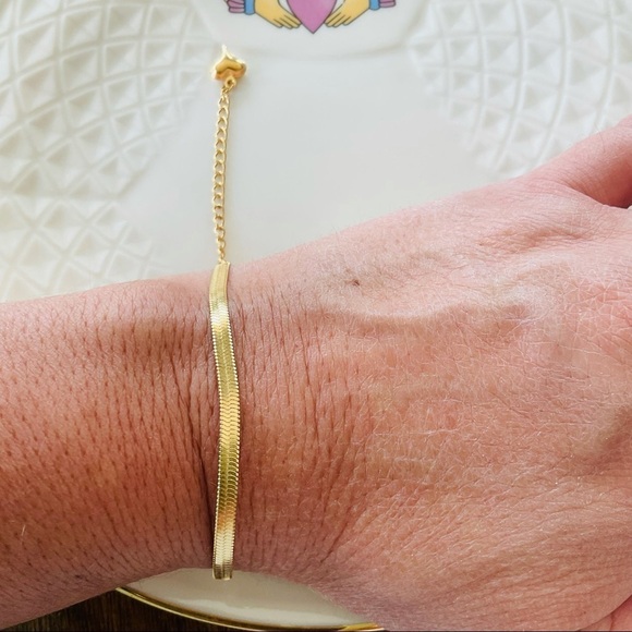 14k Gold Plated Herringbone Bracelet with Dangling Heart - Picture 4 of 4